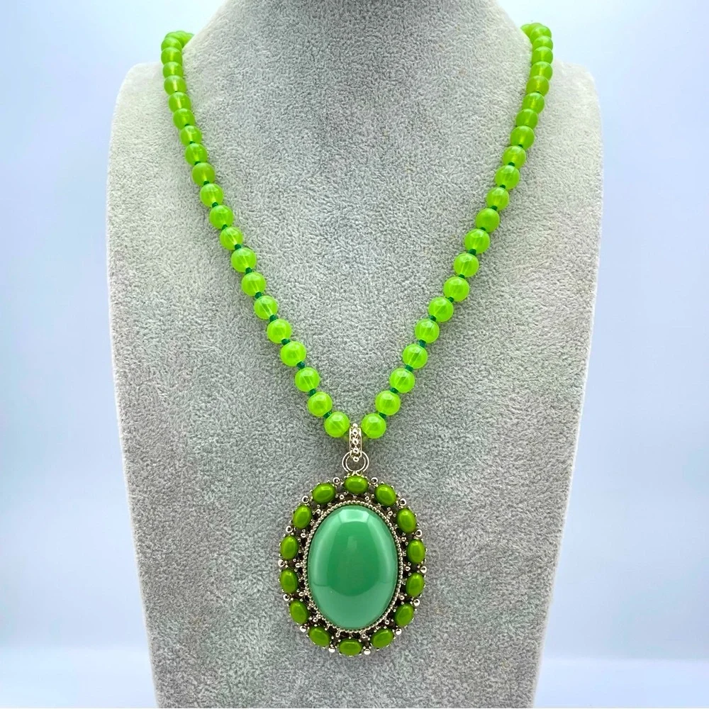 Beautiful Green Beaded Necklace w/ Large Oval Pendant 28”